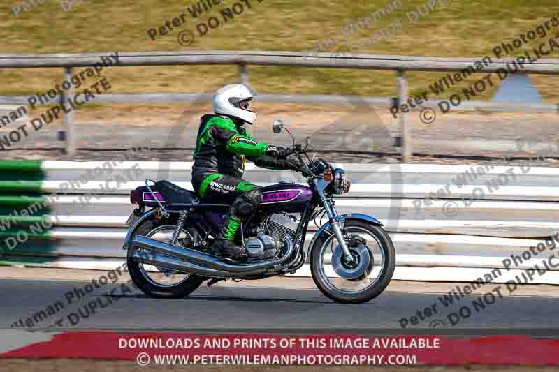 Vintage motorcycle club;eventdigitalimages;mallory park;mallory park trackday photographs;no limits trackdays;peter wileman photography;trackday digital images;trackday photos;vmcc festival 1000 bikes photographs